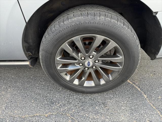 Photo of 2020 Iconic Silver Metallic Ford Expedition Max