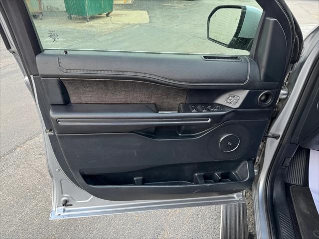 Photo of 2020 Iconic Silver Metallic Ford Expedition Max
