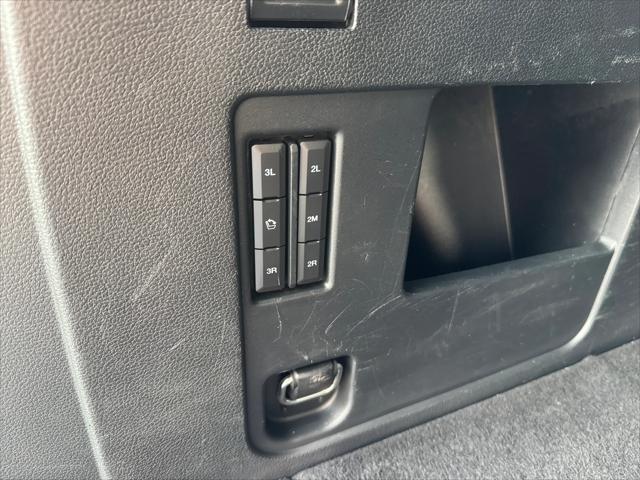 Photo of 2020 Iconic Silver Metallic Ford Expedition Max