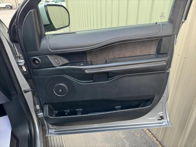 Photo of 2020 Iconic Silver Metallic Ford Expedition Max