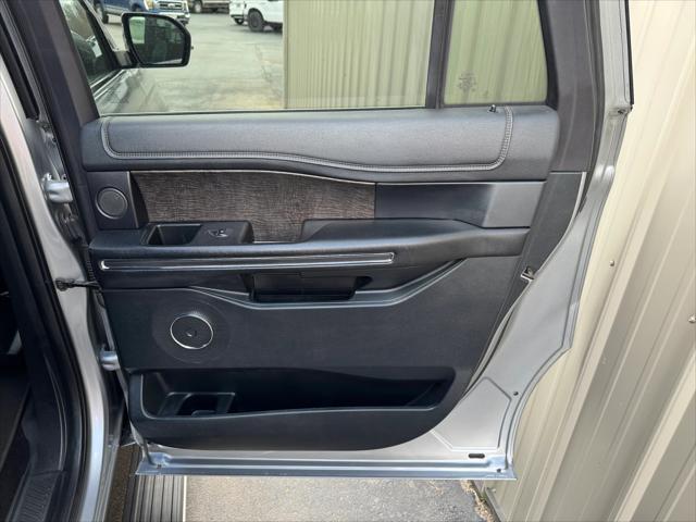 Photo of 2020 Iconic Silver Metallic Ford Expedition Max