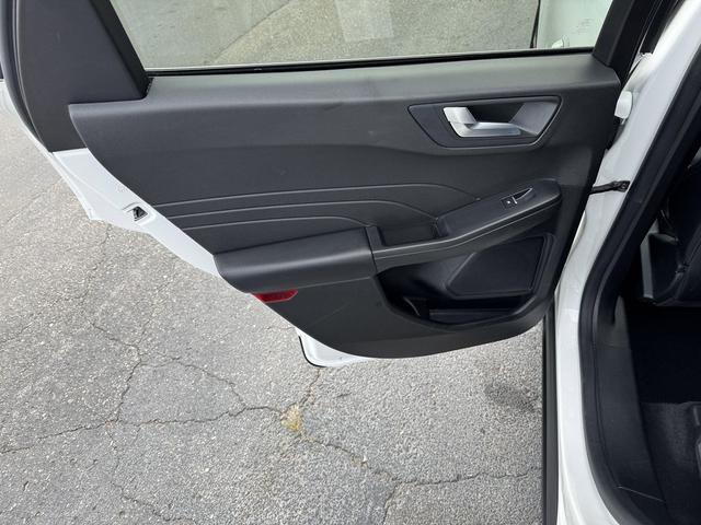 Photo of 2023 Star White Metallic Tri-Coat Ford Escape