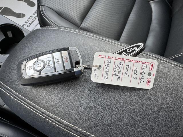 Photo of 2023 Star White Metallic Tri-Coat Ford Escape