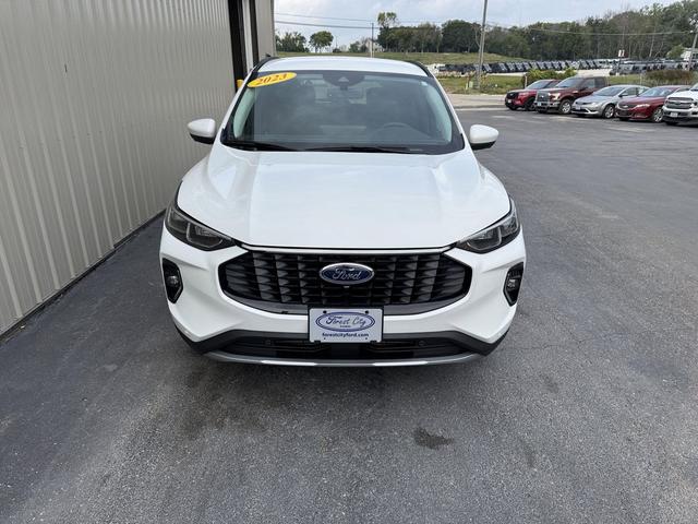 Photo of 2023 Star White Metallic Tri-Coat Ford Escape
