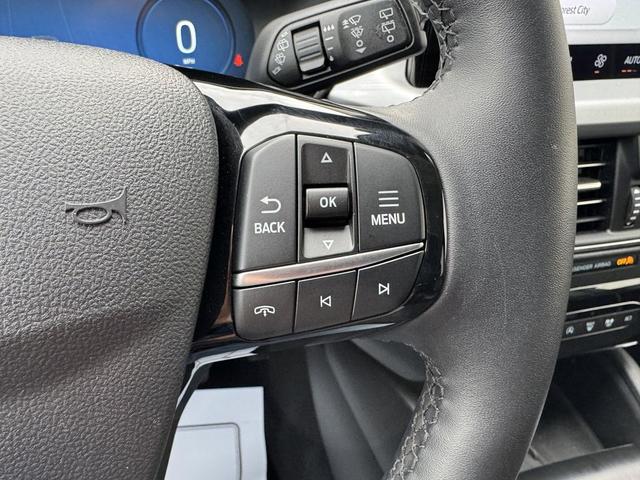 Photo of 2023 Star White Metallic Tri-Coat Ford Escape