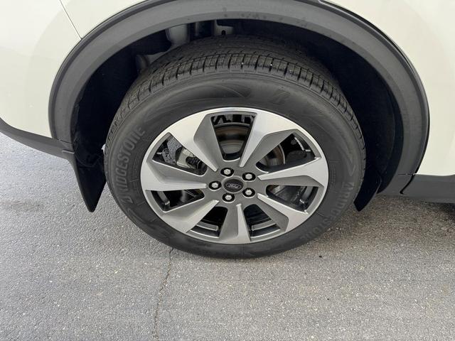 Photo of 2023 Star White Metallic Tri-Coat Ford Escape