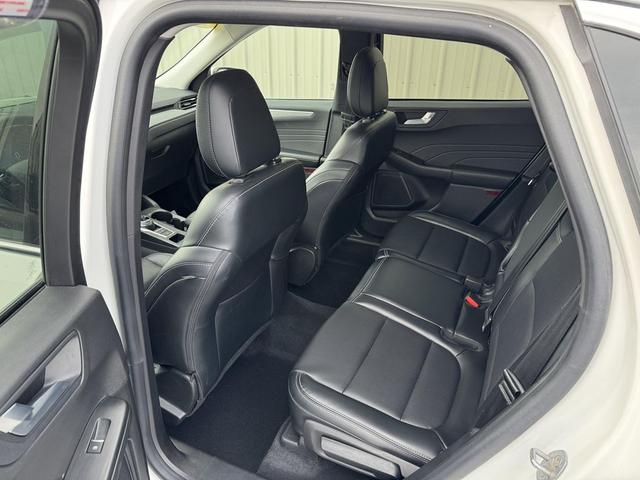 Photo of 2023 Star White Metallic Tri-Coat Ford Escape