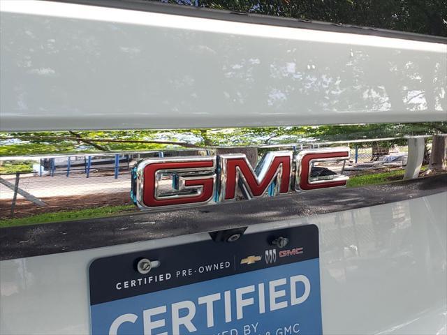 Photo of 2023 Summit White GMC Yukon