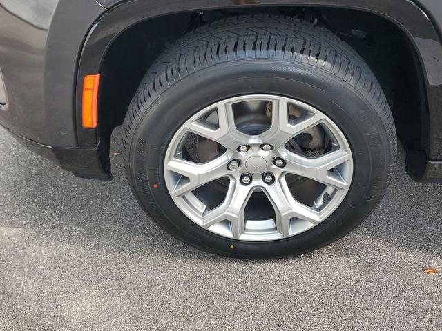 Photo of 2022 Baltic Gray Metallic Clearcoat Jeep Wagoneer