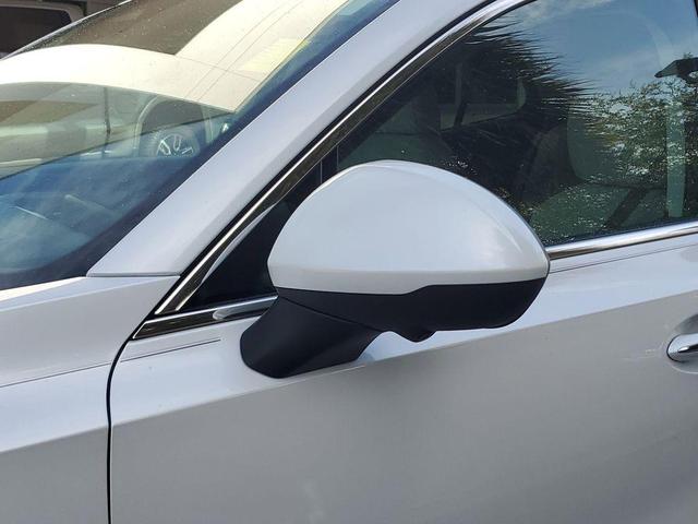 Photo of 2024 White Frost Tricoat Buick Envision