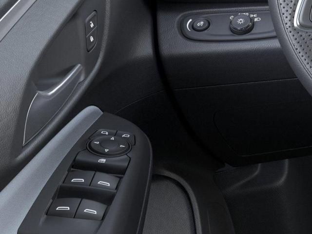 Photo of 2025 Summit White Buick Envista