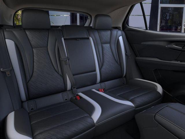 Photo of 2025 White Frost Tricoat Buick Envision