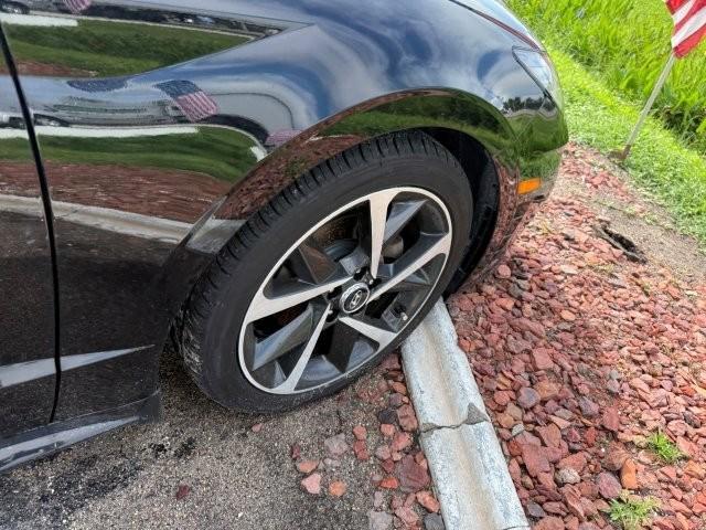 Photo of 2022 Black Hyundai SONATA