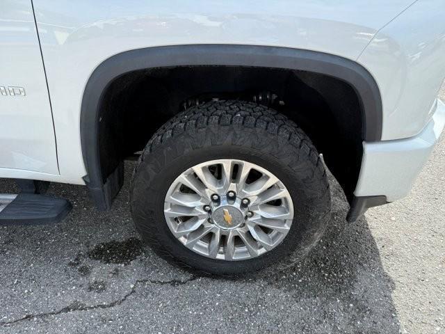 Photo of 2023 Iridescent Pearl Tricoat Chevrolet Silverado 2500