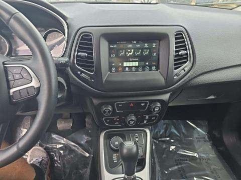 Photo of 2018 Granite Crystal Clearcoat Metallic Jeep Compass
