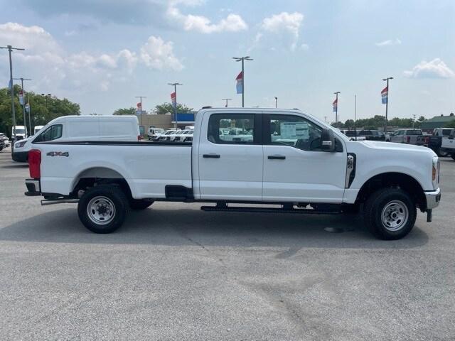 Photo of 2025 Oxford White Ford F-250