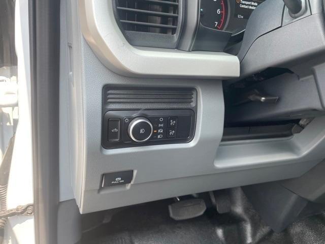 Photo of 2025 Oxford White Ford F-250
