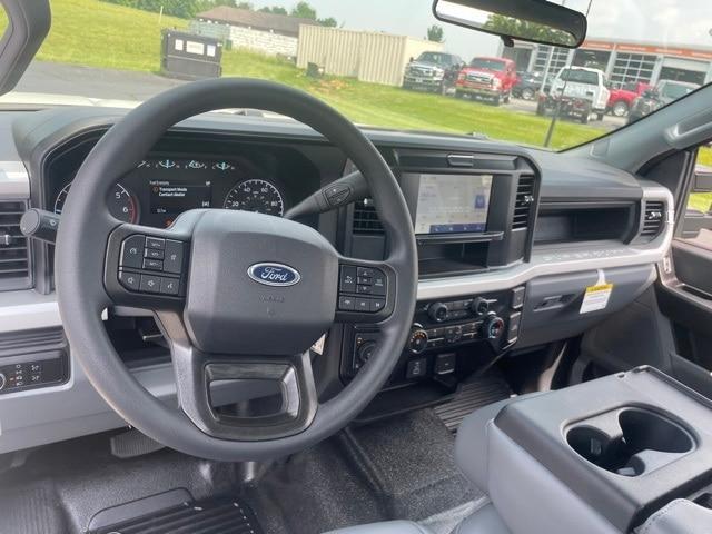 Photo of 2025 Oxford White Ford F-250