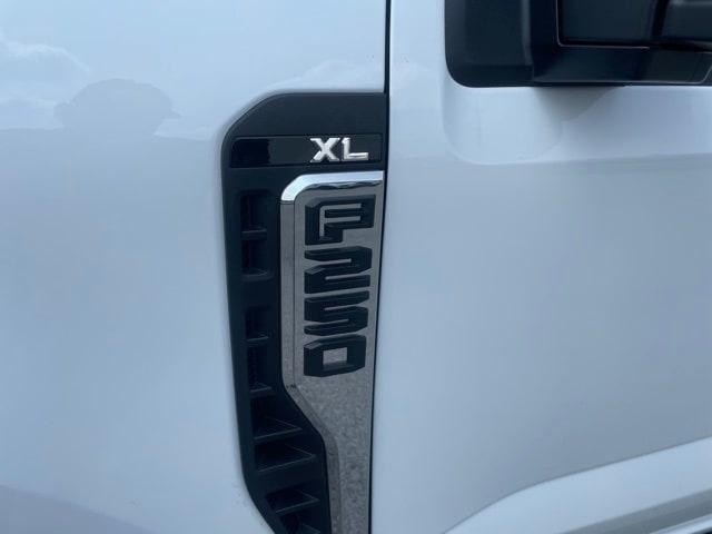 Photo of 2025 Oxford White Ford F-250