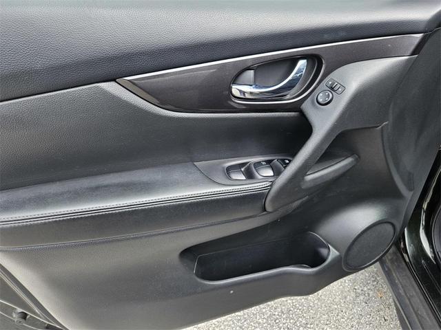 Photo of 2018 Midnight Pine Nissan Rogue