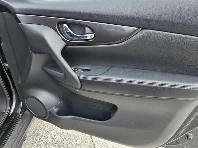 Photo of 2018 Midnight Pine Nissan Rogue