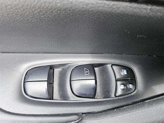 Photo of 2018 Midnight Pine Nissan Rogue