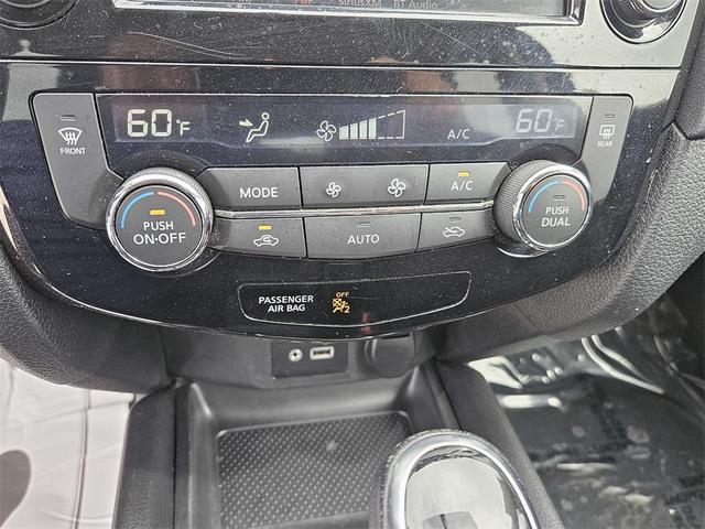 Photo of 2018 Midnight Pine Nissan Rogue