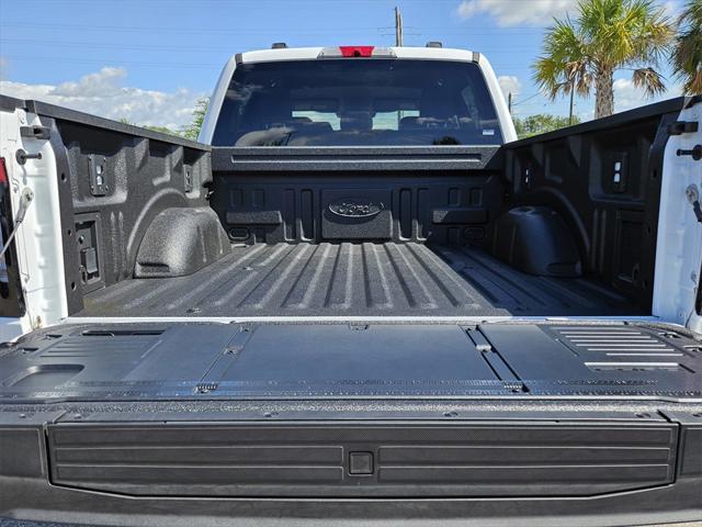 Photo of 2025 OXFORD WHITE Ford F-150 Lightning