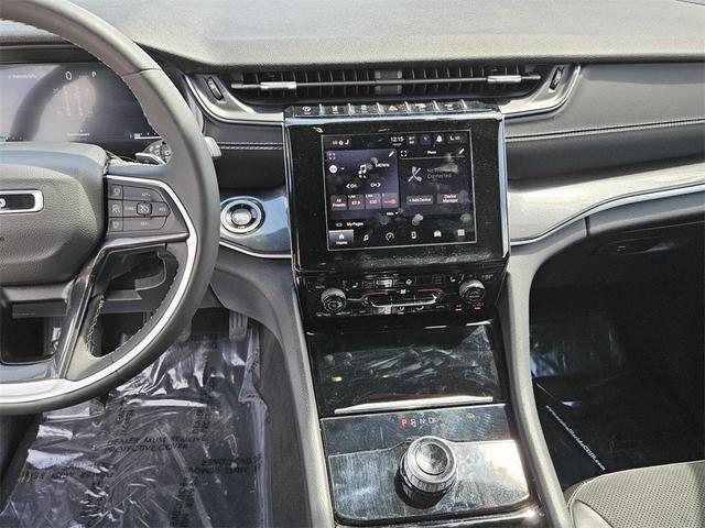 Photo of 2023 Velvet Red Pearlcoat Jeep Grand Cherokee