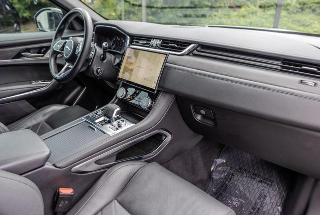 Photo of 2022 Hakuba Silver Jaguar F-PACE