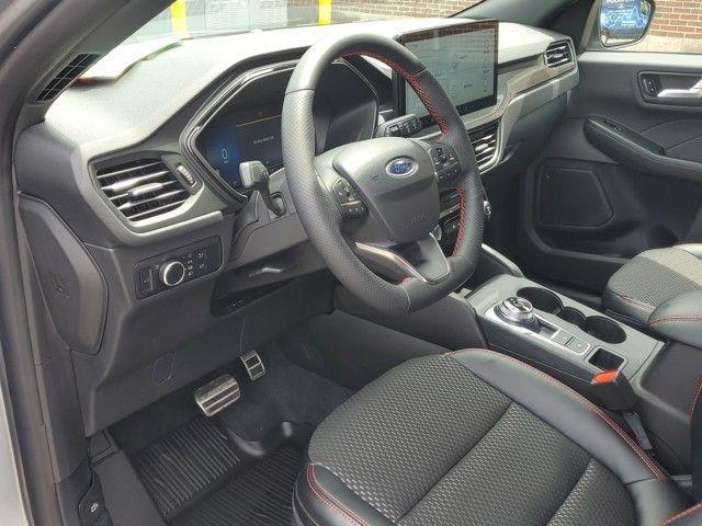 Photo of 2024 Iconic Silver Metallic Ford Escape