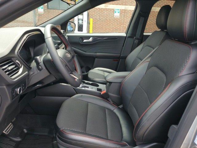 Photo of 2024 Iconic Silver Metallic Ford Escape