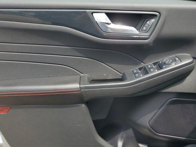 Photo of 2024 Iconic Silver Metallic Ford Escape