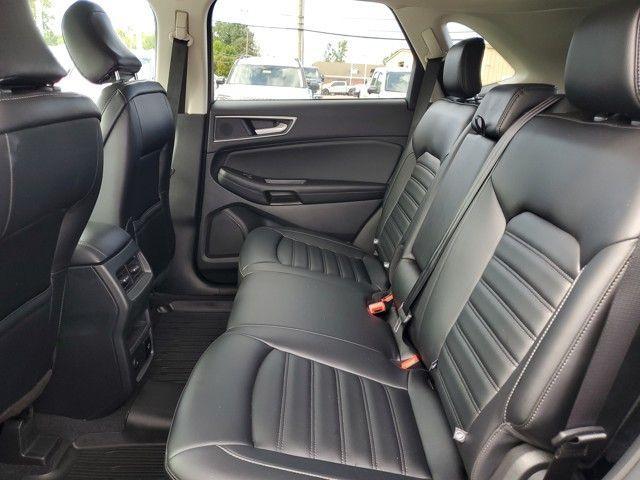 Photo of 2023 Carbonized Gray Metallic Ford Edge