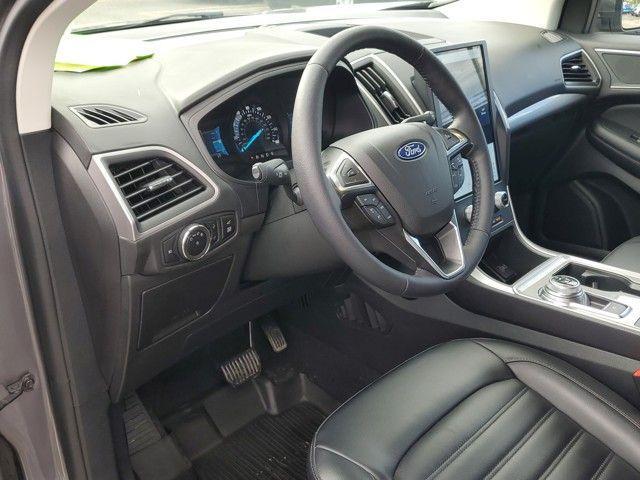 Photo of 2023 Carbonized Gray Metallic Ford Edge