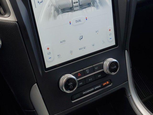 Photo of 2023 Carbonized Gray Metallic Ford Edge