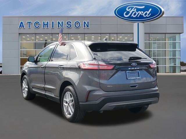 Photo of 2023 Carbonized Gray Metallic Ford Edge
