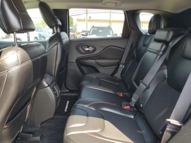 Photo of 2019 Granite Crystal Clearcoat Metallic Jeep Cherokee