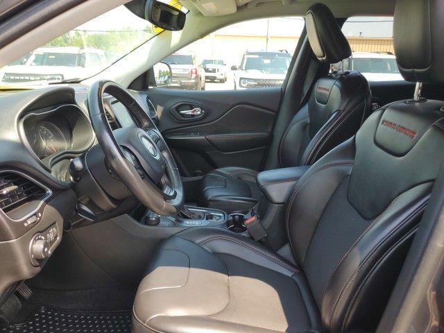 Photo of 2019 Granite Crystal Clearcoat Metallic Jeep Cherokee
