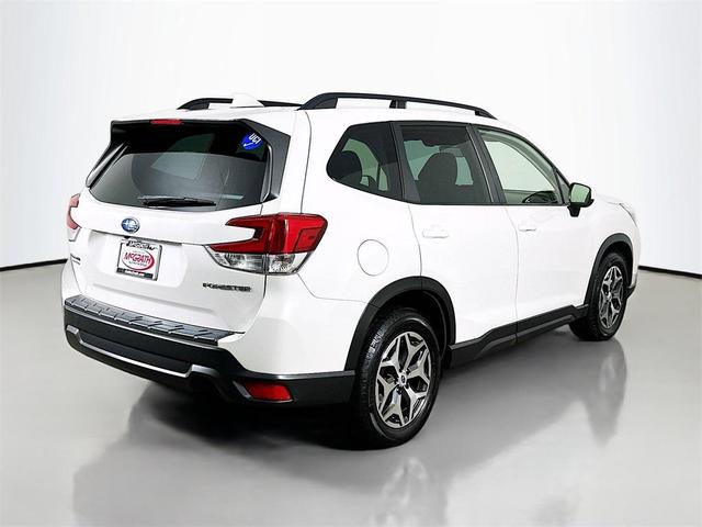 Photo of 2021 Crystal White Pearl Subaru Forester