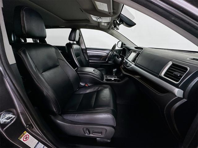 Photo of 2018 Predawn Gray Mica Toyota Highlander