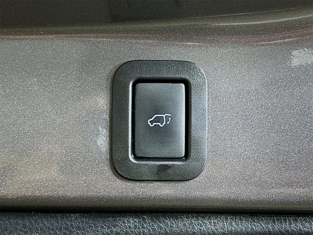 Photo of 2018 Predawn Gray Mica Toyota Highlander