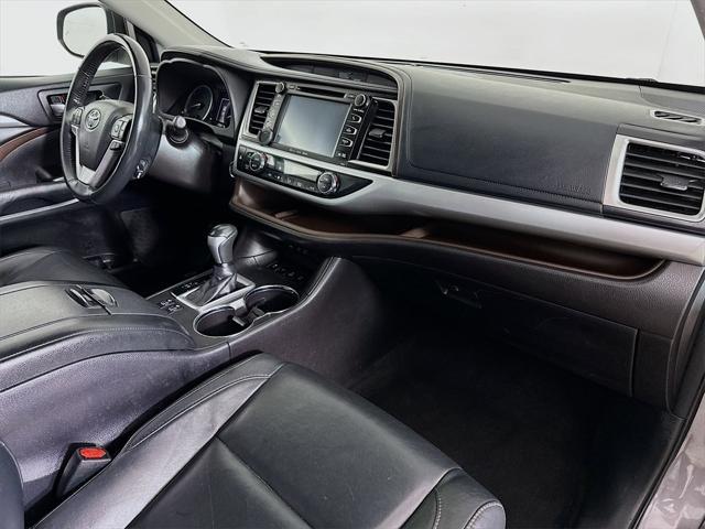Photo of 2018 Predawn Gray Mica Toyota Highlander