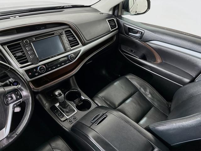 Photo of 2018 Predawn Gray Mica Toyota Highlander