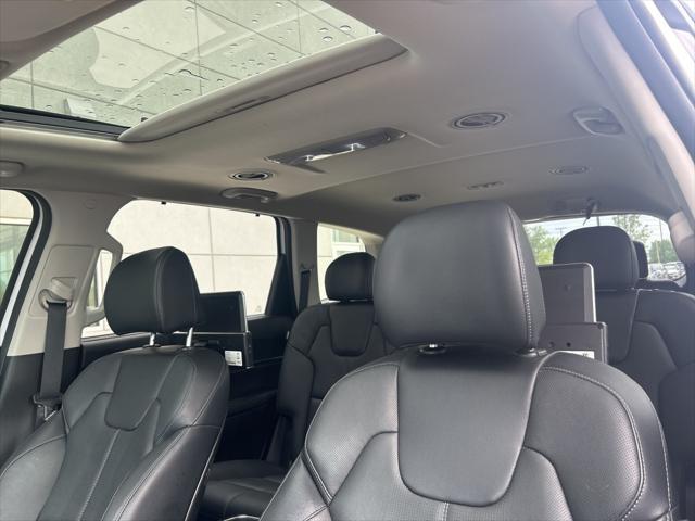 Photo of 2023 Glacial White Pearl Kia Telluride
