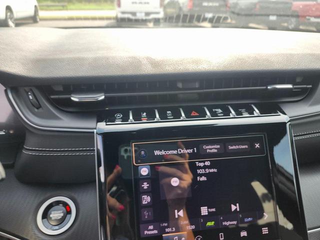 Photo of 2025 Diamond Black Crystal Pearlcoat Jeep Grand Cherokee L