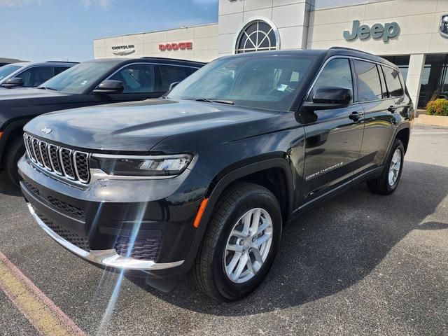 Photo of 2025 Diamond Black Crystal Pearlcoat Jeep Grand Cherokee L