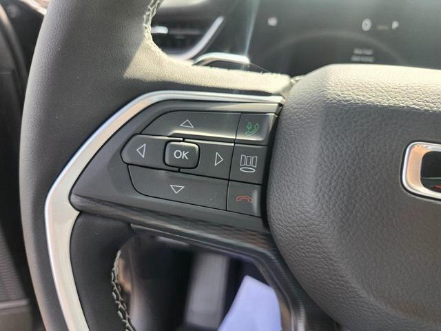 Photo of 2025 Diamond Black Crystal Pearlcoat Jeep Grand Cherokee L