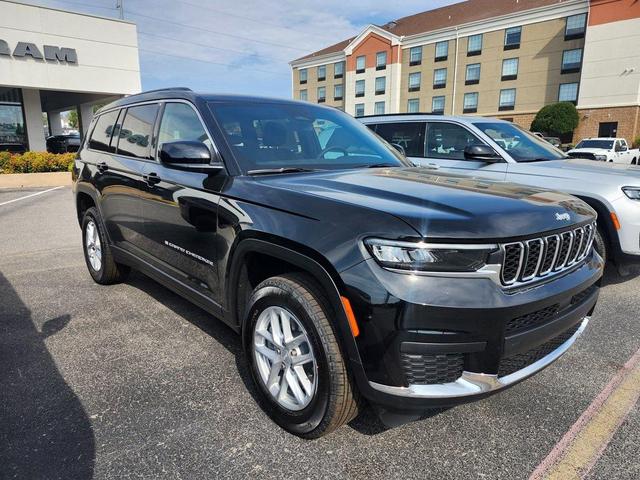 Photo of 2025 Diamond Black Crystal Pearlcoat Jeep Grand Cherokee L