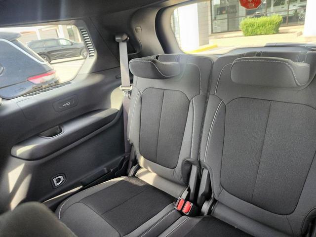 Photo of 2025 Diamond Black Crystal Pearlcoat Jeep Grand Cherokee L